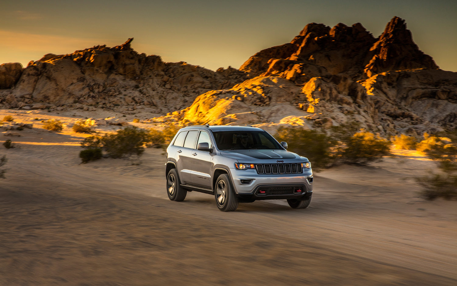 Comparison Jeep Grand Cherokee Trailhawk 2017 vs Volkswagen Atlas